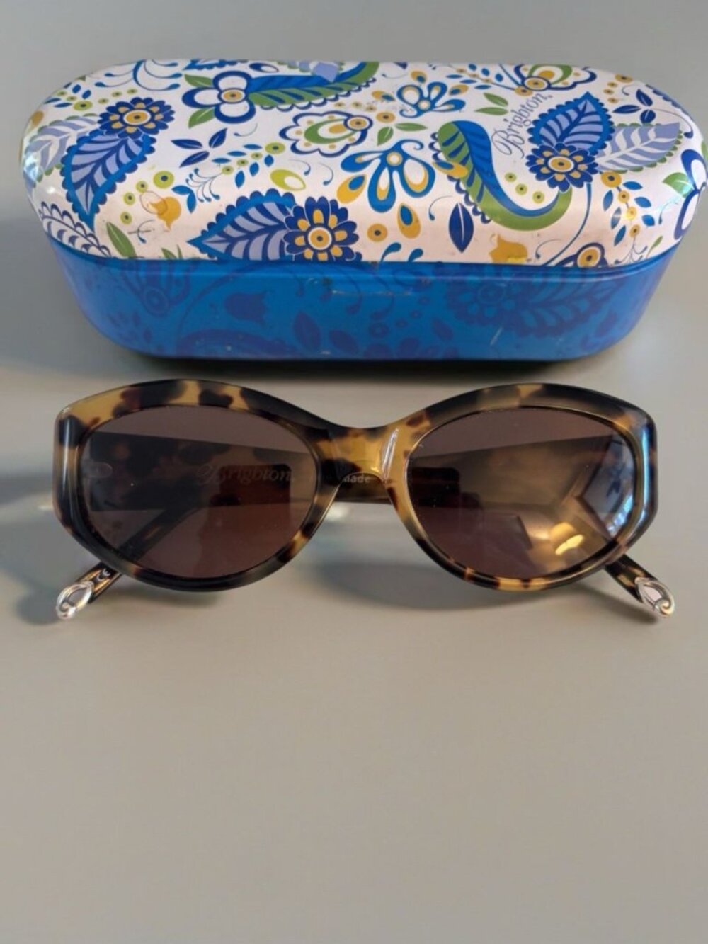 Brighton Rio Sunglasses Tortoise Excellent Condition. Brighton Tin Included.